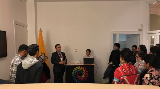 ECUATORIANOS ACUDEN A LA CONSULTA POPULAR EN PAISES BAJOS ECUATORIANOS ACUDEN A LA CONSULTA POPULAR EN PAISES BAJOS
